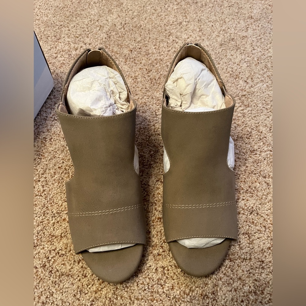 New in box, open toe heel sandals , size 9